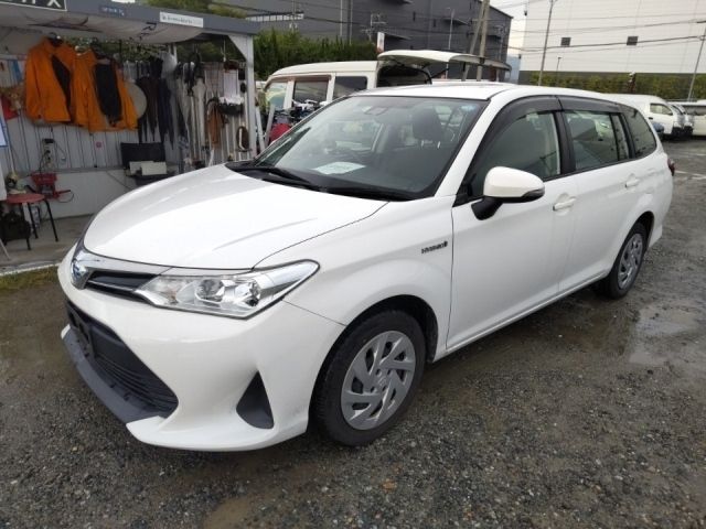 3965 Toyota Corolla fielder NKE165G 2018 г. (LUM Fukuoka Nyusatsu)